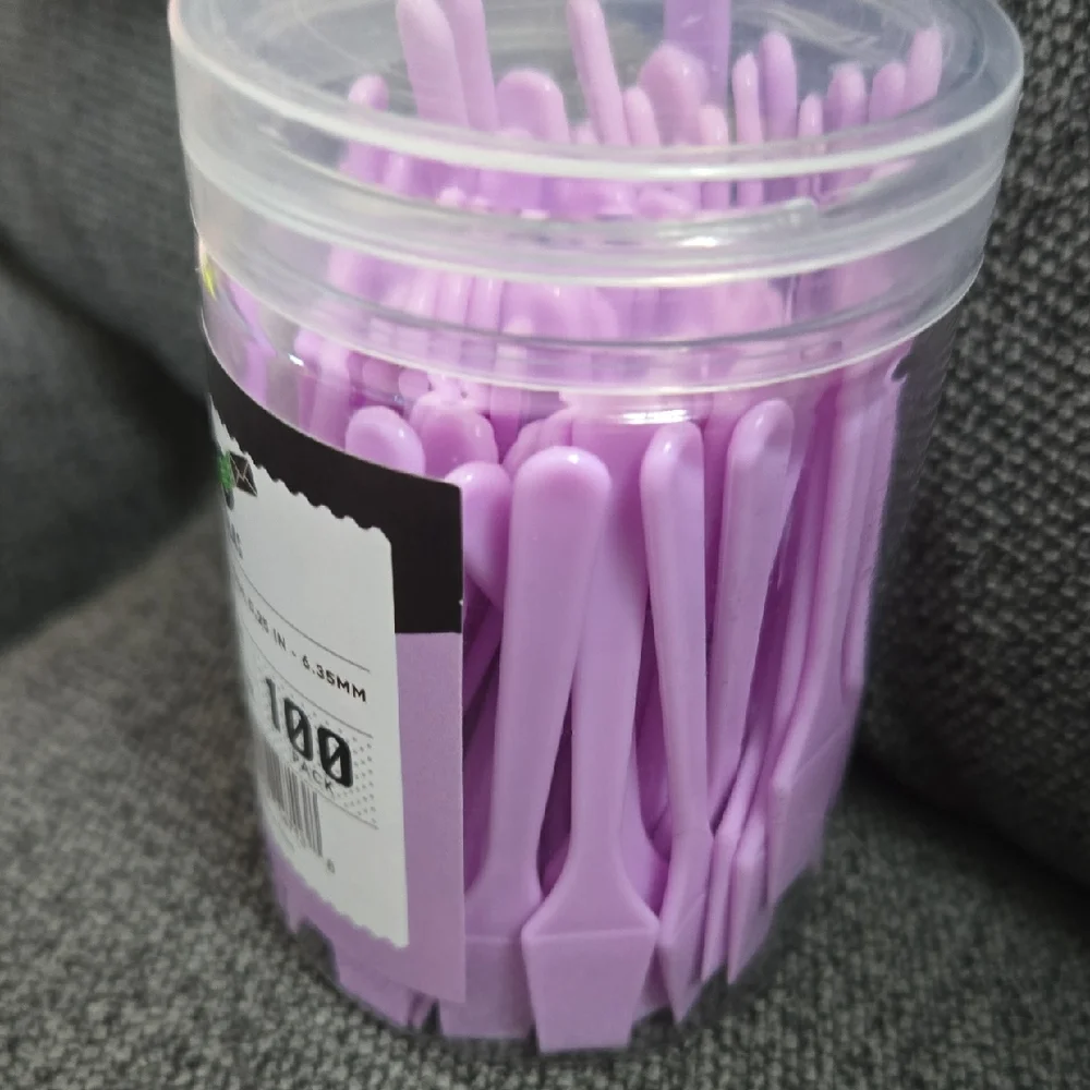 Lavender Plastic Cosmetic Spatulas 100 Pack NWOT new W Out Tags Makeup Spatulas